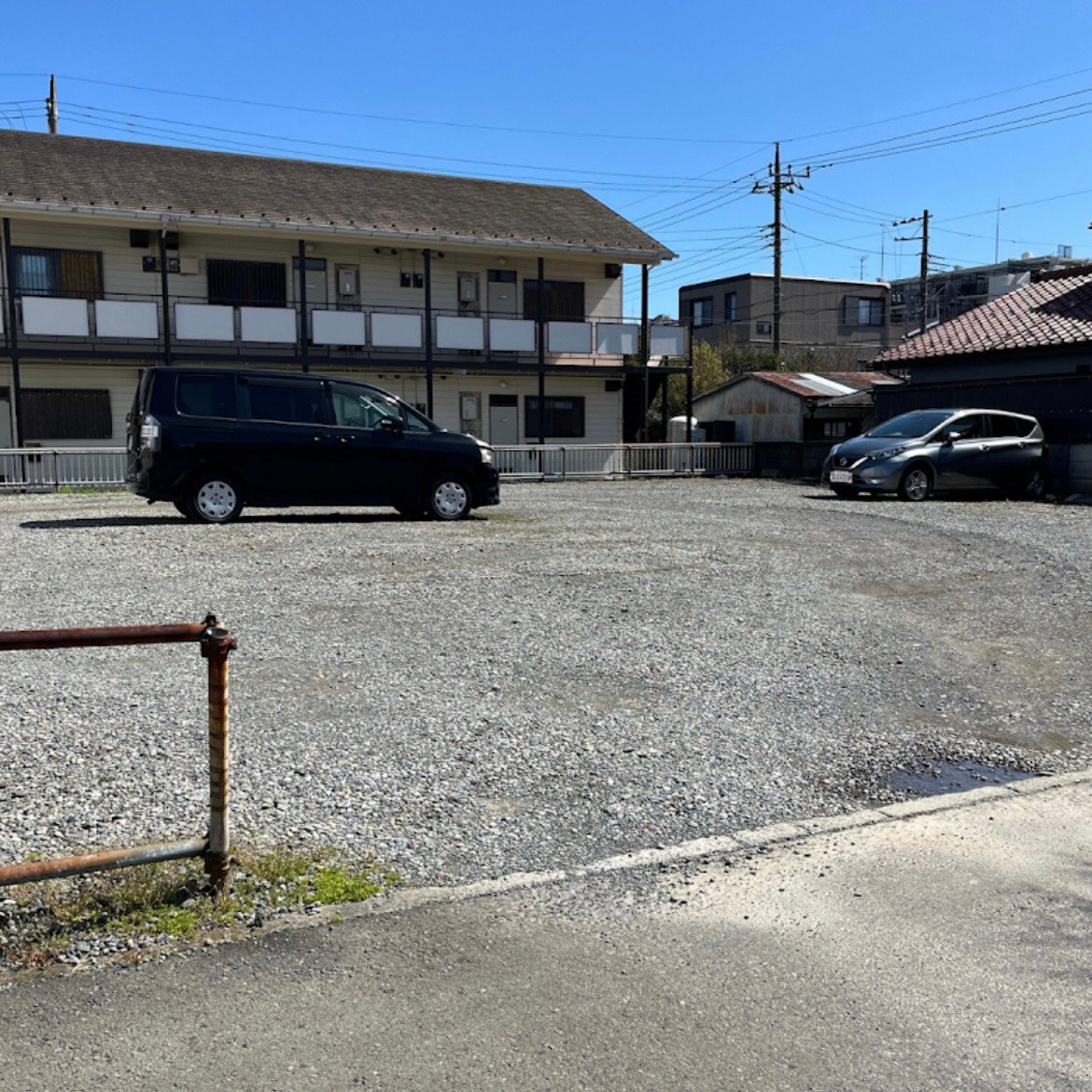 リファイン相模原店 駐車場入口